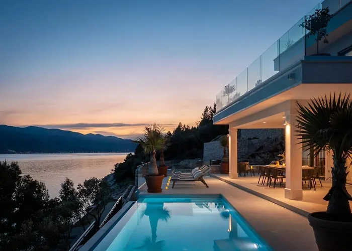 Maris -heated Pool,sauna,first Row Sea *